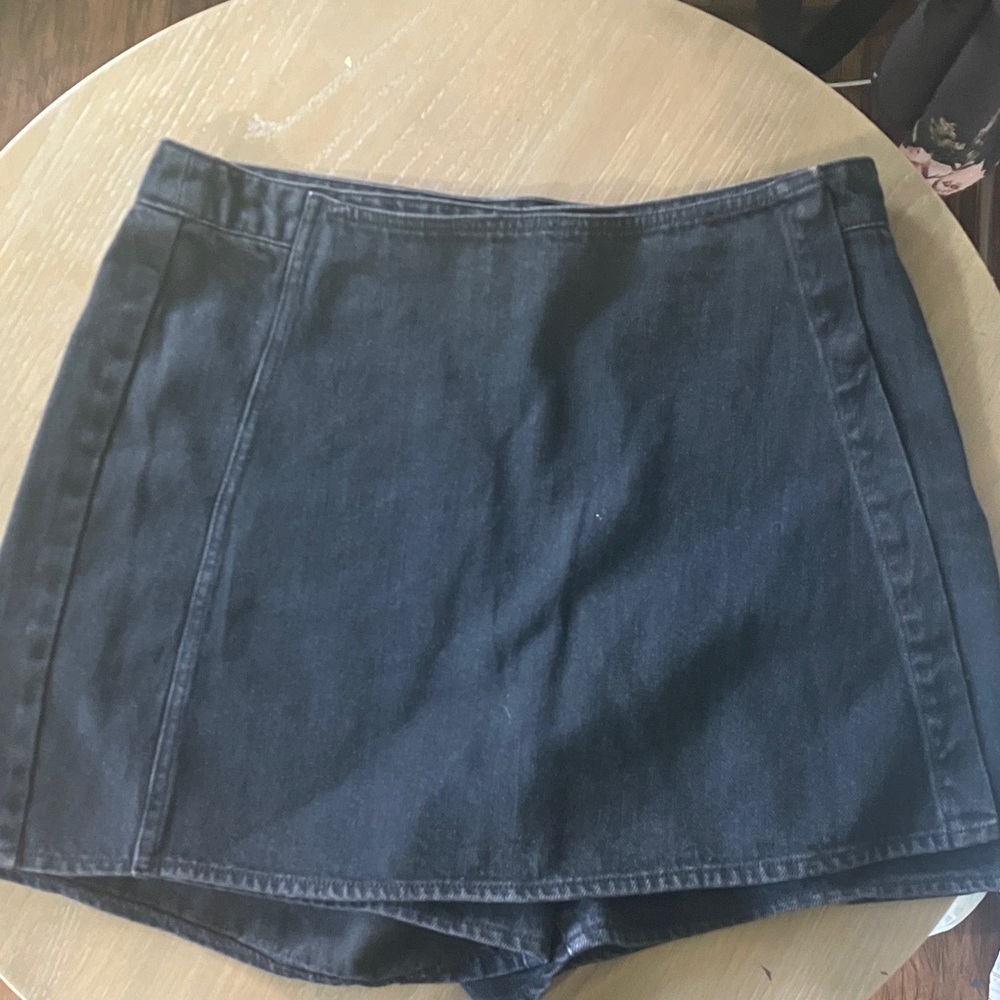 Chic Black Denim Skort